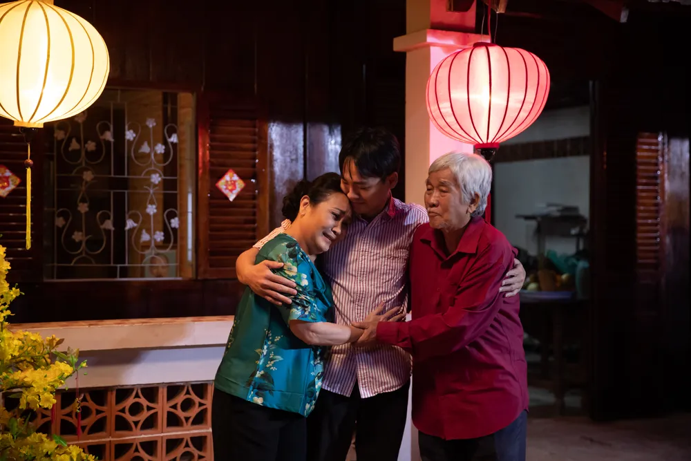 Hình ảnh trong MV Chuyến xe chiều 30 tết của ca sĩ Đàm Vĩnh Hưng Hình ảnh trong MV Chuyến xe chiều 30 tết của ca sĩ Đàm Vĩnh Hưng