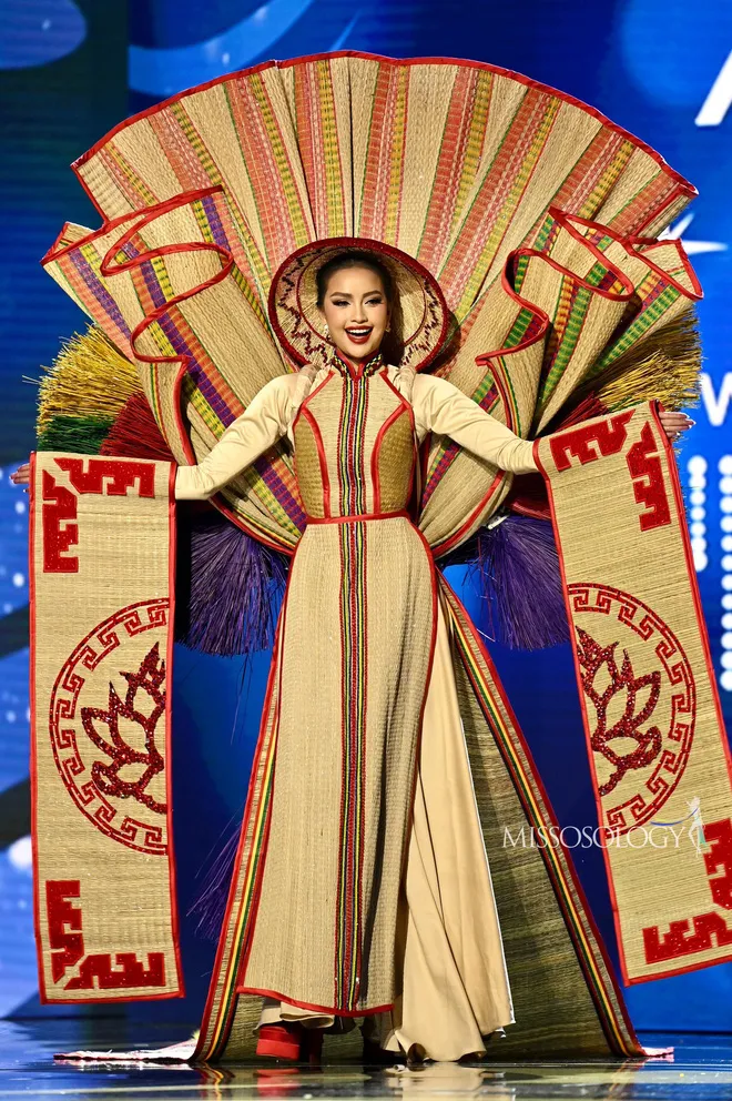 Tại cuộc thi, Ngọc Châu gây chú ý với trang phục dân tộc mang tên Chiếu Cà Mau. Ảnh: Missosology