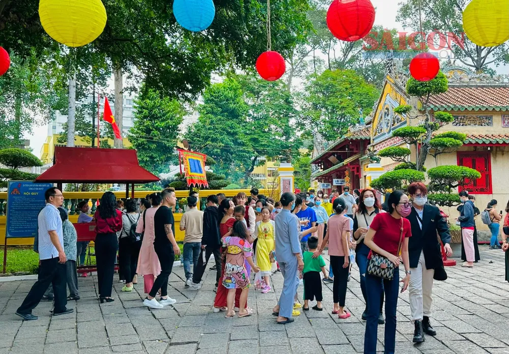 Lăng Tả quân Lê Văn Duyệt trong ngày mùng 1 tết