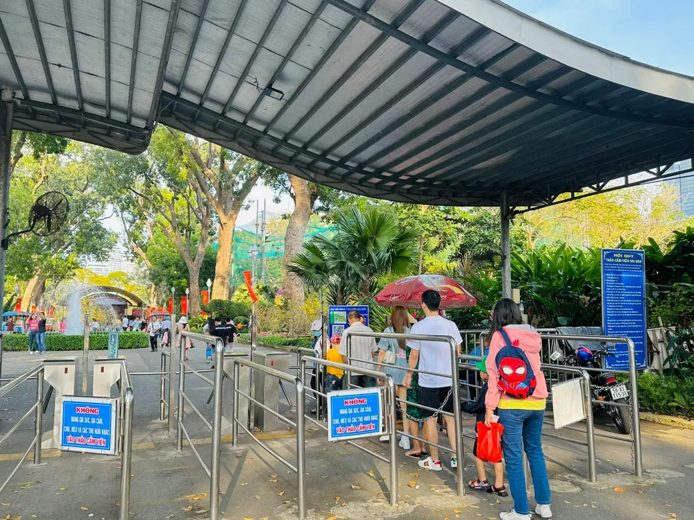 Tham quan Thảo cầm viên Sài Gòn