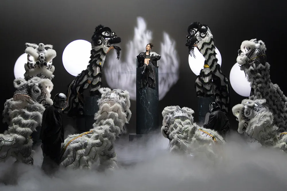 Hình ảnh được đầu tư kỹ lưỡng trong MV mới