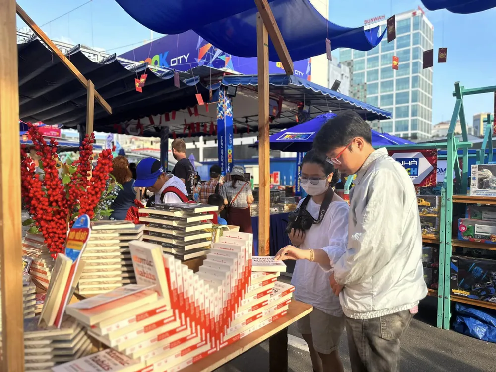 Không gian Lễ hội đường sách tết TPHCM. Ảnh: TIỂU TÂN Không gian Lễ hội đường sách tết TPHCM. Ảnh: TIỂU TÂN