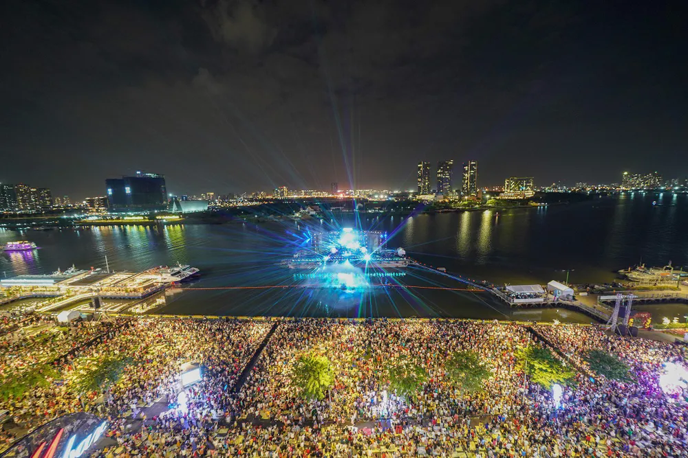 Công viên Bến Bạch Đằng thu hút người dân tham quan, vui chơi. Ảnh: DŨNG PHƯƠNG Công viên Bến Bạch Đằng thu hút người dân tham quan, vui chơi. Ảnh: DŨNG PHƯƠNG