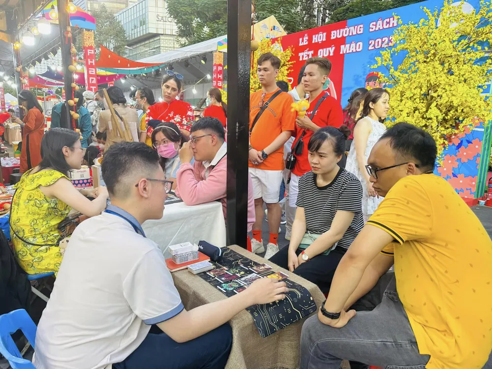 Một số hoạt động tại Không gian Lễ hội đường sách TPHCM. Ảnh: TIỂU TÂN Một số hoạt động tại Không gian Lễ hội đường sách TPHCM. Ảnh: TIỂU TÂN