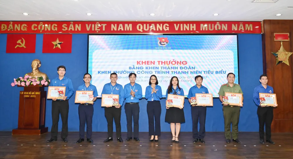 Thành Đoàn TPHCM trao bằng khen, khen thưởng các đơn vị có công trình thanh niên tiêu biểu