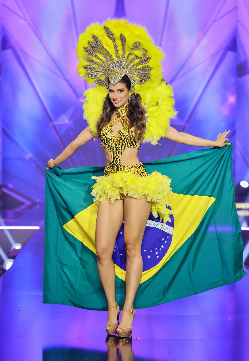 Luma Russo trong Trang phục dân tộc. Ảnh: BTC