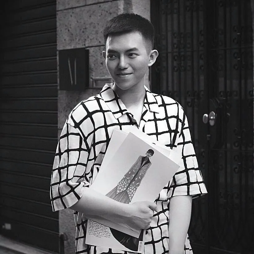 NTK Phan Đăng Hoàng vừa giành giải thưởng “Nhà thiết kế triển vọng của năm” tại lễ trao giải SR Fashion Awards 2022 (Việt Nam)