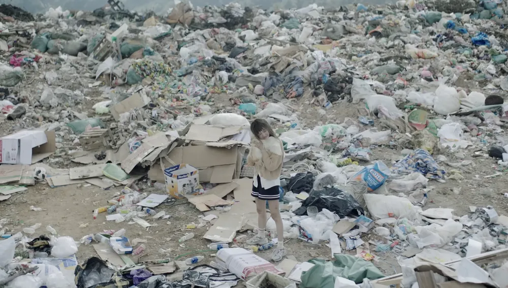 Hình ảnh Hiền Hồ trong MV mới (Ảnh cắt từ MV)