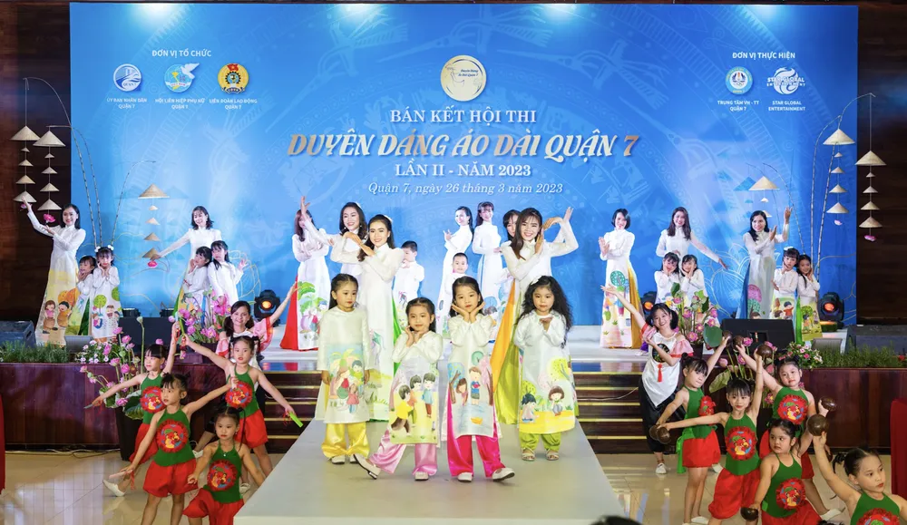 Một số đội thi tham gia Hội thi Duyên dáng Áo dài quận 7