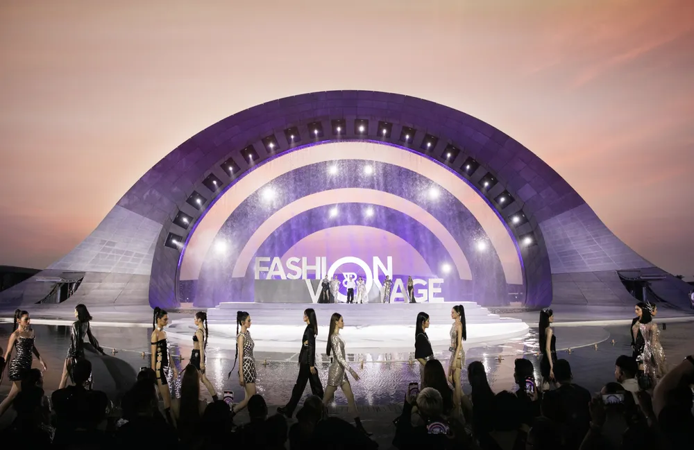 NTK Chung Thanh Phong mang thời trang kết hợp không gian kiến trúc NTK Chung Thanh Phong mang thời trang kết hợp không gian kiến trúc