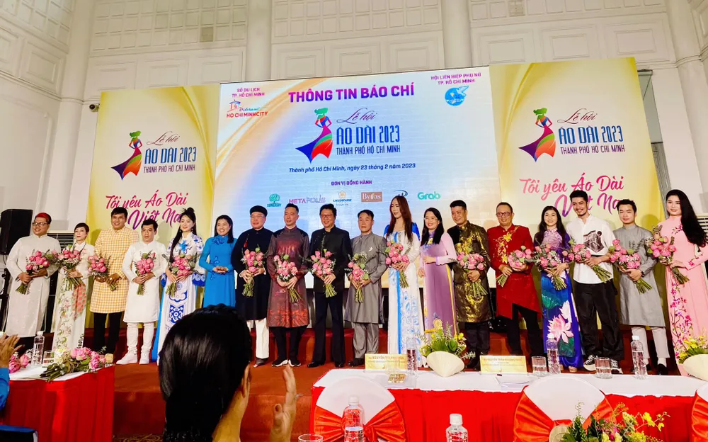 Các NTK tham gia đồng hành Lễ hội Áo dài TPHCM 2023. Ảnh: TẠ LINH NHÂN Các NTK tham gia đồng hành Lễ hội Áo dài TPHCM 2023. Ảnh: TẠ LINH NHÂN