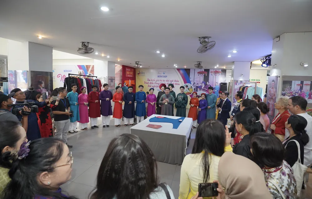 Một số workshop tìm hiểu giá trị, trình diễn, trang trí áo dài... Ảnh: BTC Một số workshop tìm hiểu giá trị, trình diễn, trang trí áo dài... Ảnh: BTC