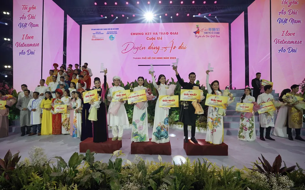 Trao giải cuộc thi “Duyên dáng Áo dài TPHCM” 2023. Ảnh: BTC Trao giải cuộc thi “Duyên dáng Áo dài TPHCM” 2023. Ảnh: BTC
