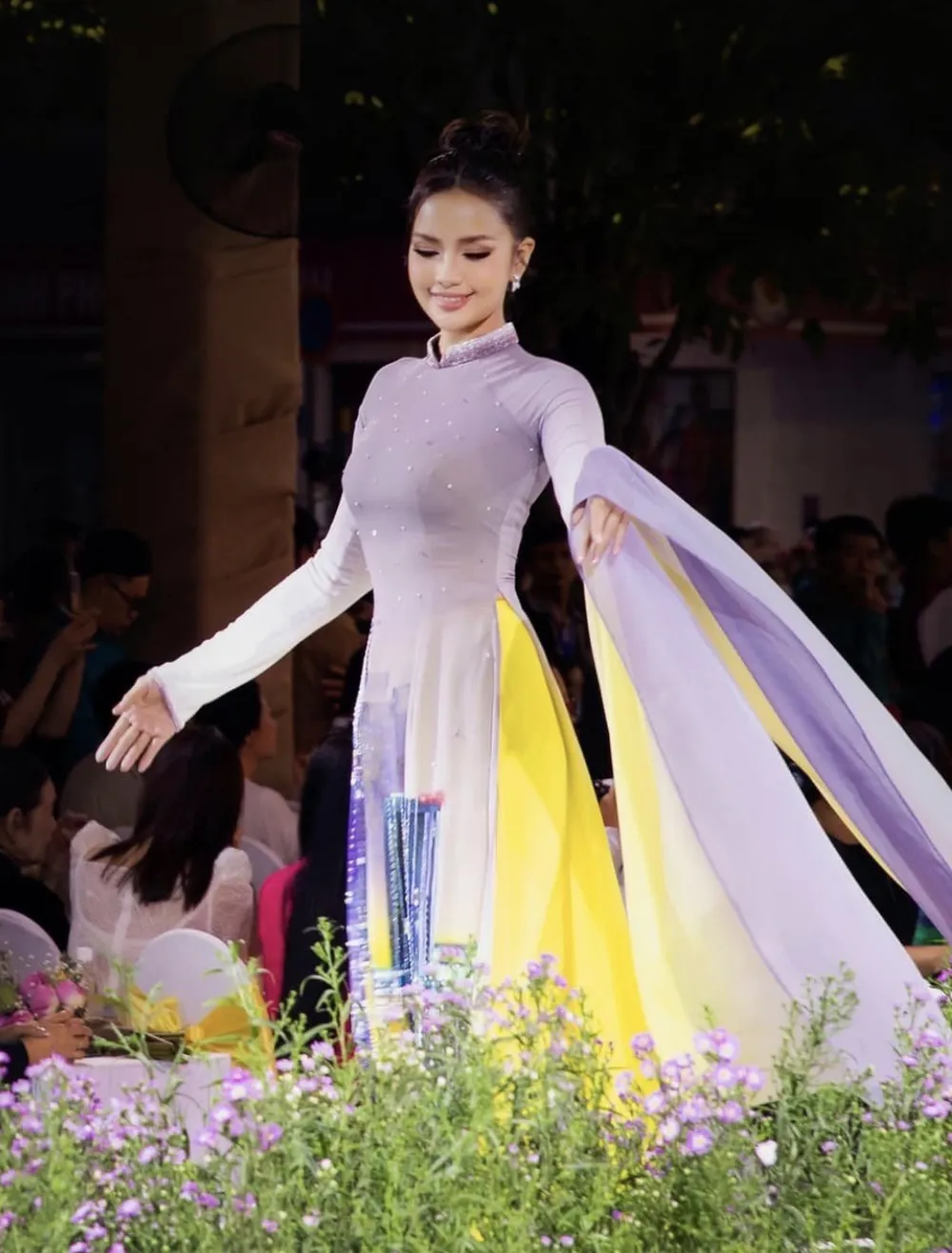 Hoa hậu Ngọc Châu diện thiết kế áo dài lụa của Trung Đinh