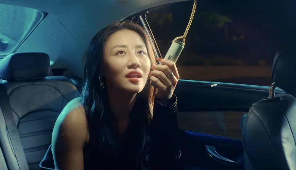 Văn Mai Hương trở lại ấn tượng cùng "Mưa tháng sáu"