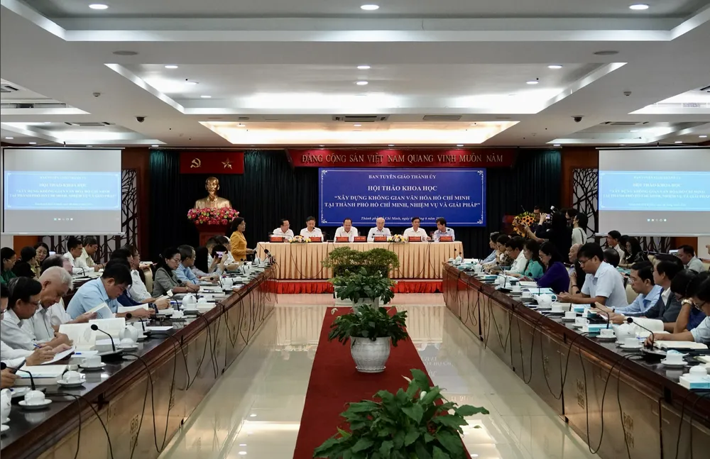 Quang cảnh hội thảo khoa học “Xây dựng không gian văn hóa Hồ Chí Minh tại Thành phố Hồ Chí Minh, nhiệm vụ và giải pháp". Ảnh: DŨNG PHƯƠNG Quang cảnh hội thảo khoa học “Xây dựng không gian văn hóa Hồ Chí Minh tại Thành phố Hồ Chí Minh, nhiệm vụ và giải pháp". Ảnh: DŨNG PHƯƠNG