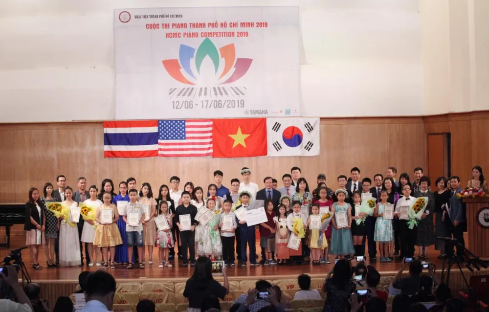 Các em học sinh - sinh viên tham gia cuộc thi Piano TPHCM