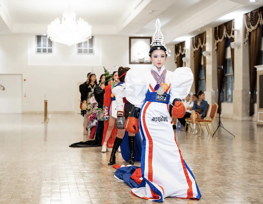 Trang phục của nhà thiết kế Hirun