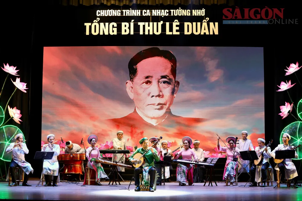 Hòa tấu nhạc dân tộc Bình Minh (sáng tác GS-NSND Quang Hải) do Dàn nhạc Nhà hát Ca múa nhạc Dân tộc Bông Sen trình diễn. Ảnh: DŨNG PHƯƠNG
