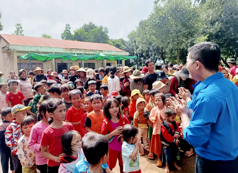 Tổ chức sân chơi cho thiếu nhi