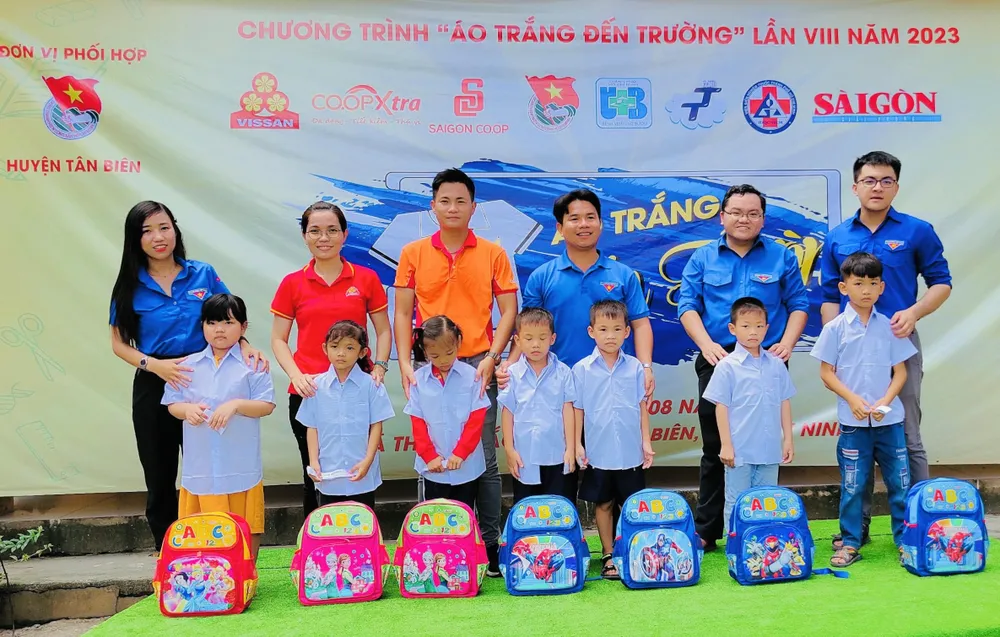 Các đơn vị, cơ sở đoàn tại TPHCM cùng chăm lo cho học sinh vùng biên Tây Ninh trước thềm năm học mới