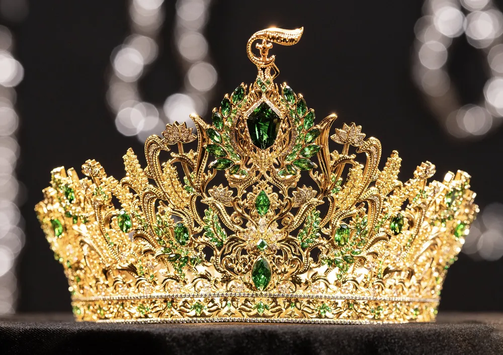 Cận cảnh vương miện Wings of the grand Cận cảnh vương miện Wings of the grand