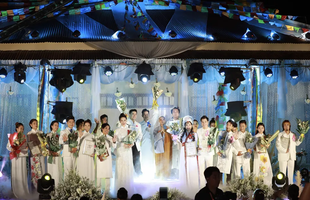 Các nghệ sĩ biểu diễn trong Chương trình nghệ thuật Cha mẹ đời thầm thiêng. Ảnh: LÝ VÕ PHÚ HƯNG