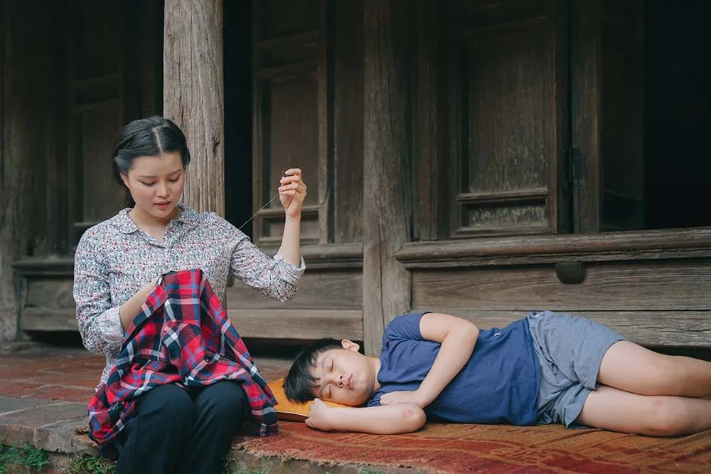 Hình ảnh trong MV Bốn mùa cho con của ca sĩ Phạm Thùy Linh