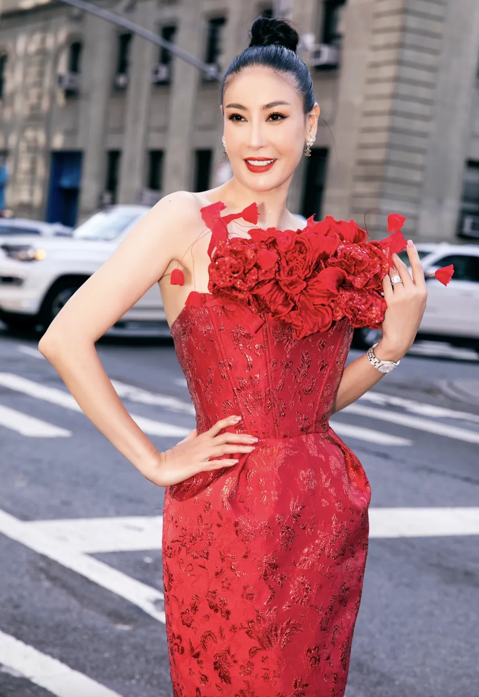 Hoa hậu Hà Kiều Anh trong thiết kế của NTK Đỗ Mạnh Cường. Ảnh: KIẾNG CẬN TEAM