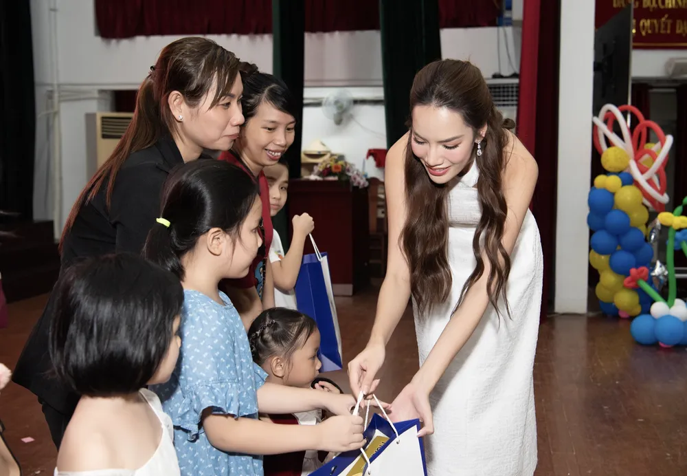 Hoa hậu Hoàng Phương