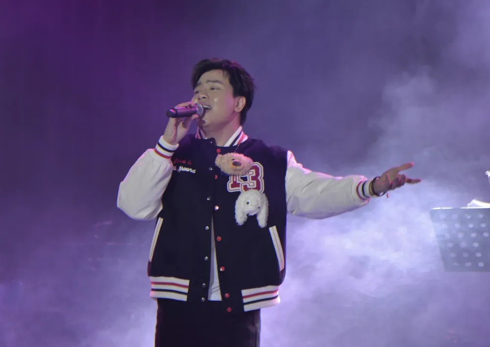 Ca - nhạc sĩ Hứa Kim Tuyền Ca - nhạc sĩ Hứa Kim Tuyền