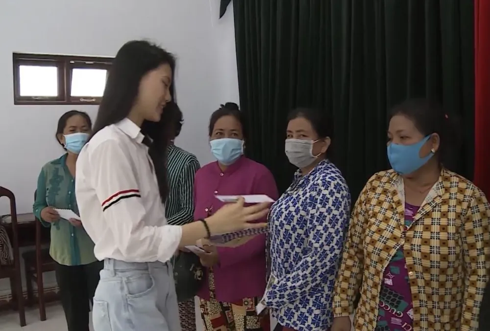 Bùi Quỳnh Hoa hỗ trợ chị em phụ nữ Bùi Quỳnh Hoa hỗ trợ chị em phụ nữ