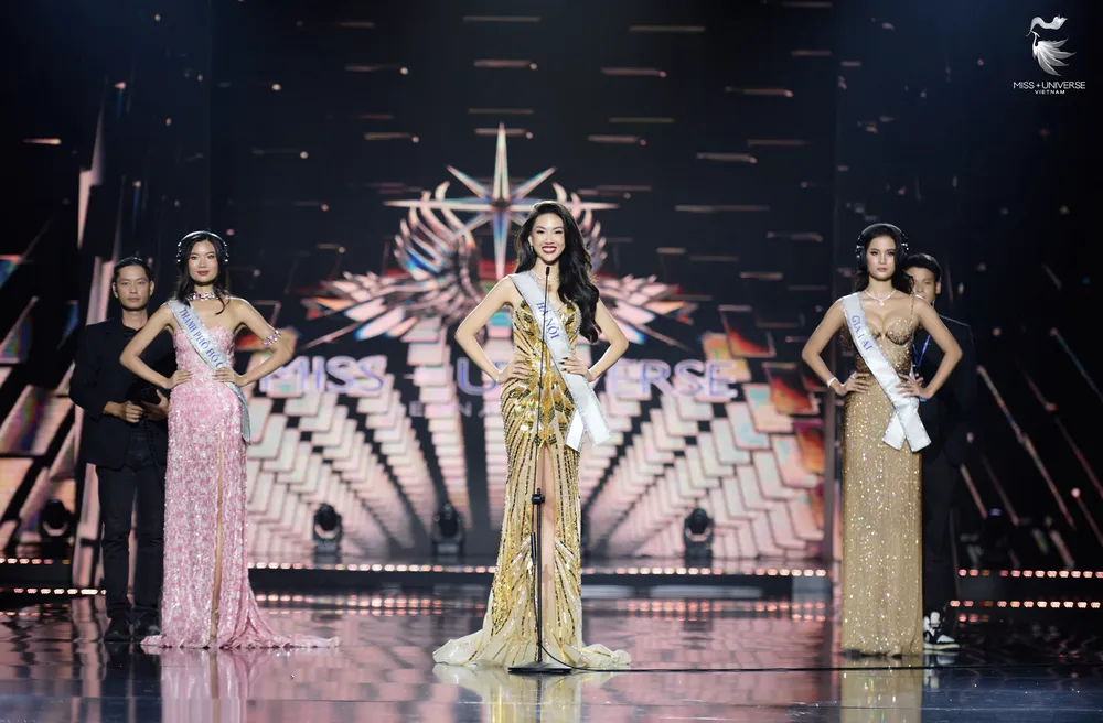 Top 3 Miss Universe Vietnam 2023, từ trái qua: Hồng Đăng, Quỳnh Hoa, Hương Ly Top 3 Miss Universe Vietnam 2023, từ trái qua: Hồng Đăng, Quỳnh Hoa, Hương Ly