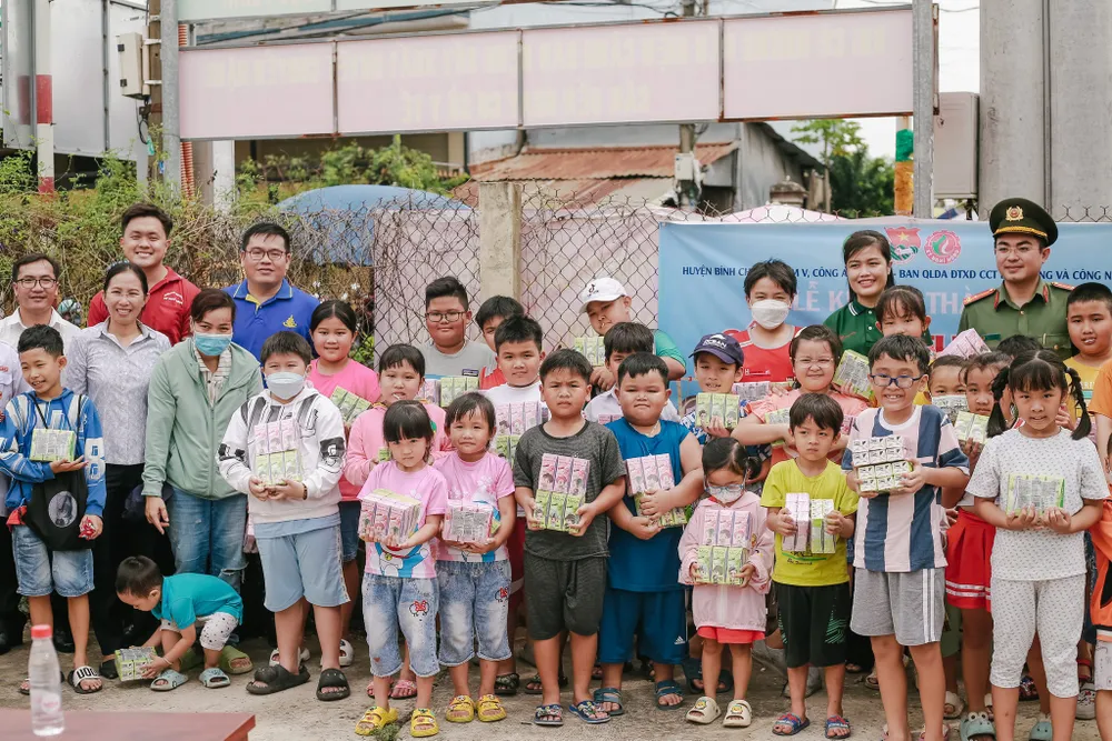 Bàn giao công trình sân chơi thiếu nhi Văn phòng Ấp 1, xã An Phú Tây, huyện Bình Chánh Bàn giao công trình sân chơi thiếu nhi Văn phòng Ấp 1, xã An Phú Tây, huyện Bình Chánh