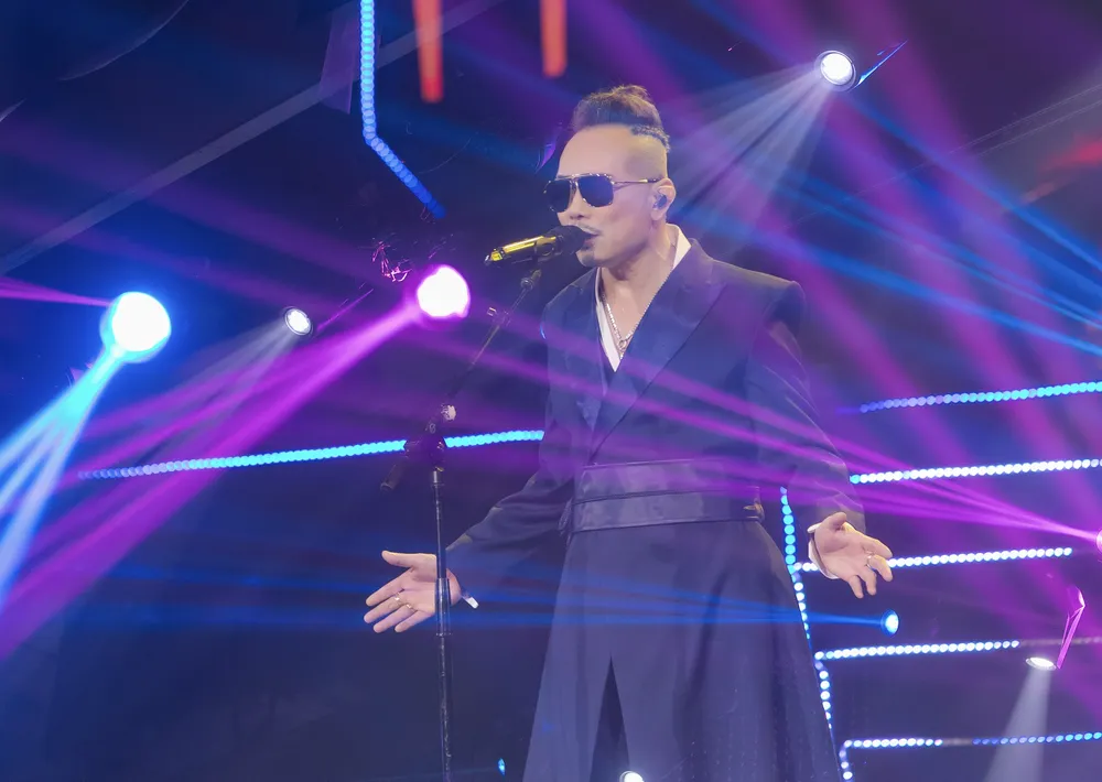 Jimmii Nguyễn phát hành clip đầu tiên trong show diễn 30 năm