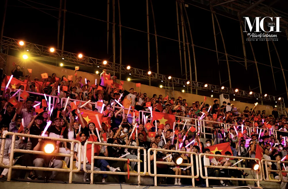 Khán giả Việt cổ vũ hết mình