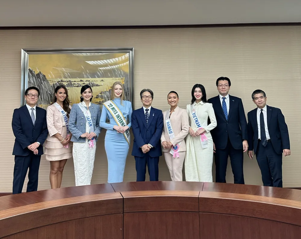 Phương Nhi và đại diện người đẹp một số nước được lựa chọn tham gia các hoạt động đồng hành cùng cuộc thi. Ảnh: BTC