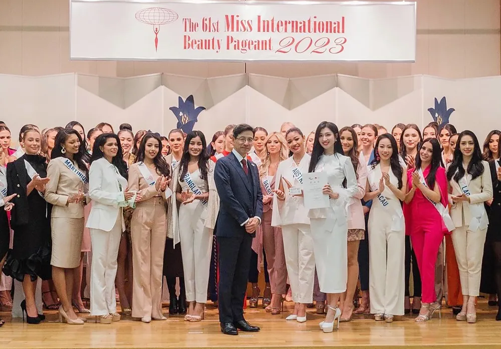 Á hậu Nguyễn Phương Nhi nhận chứng nhận Miss Visit Japan Tourism Ambassador. Ảnh: BTC