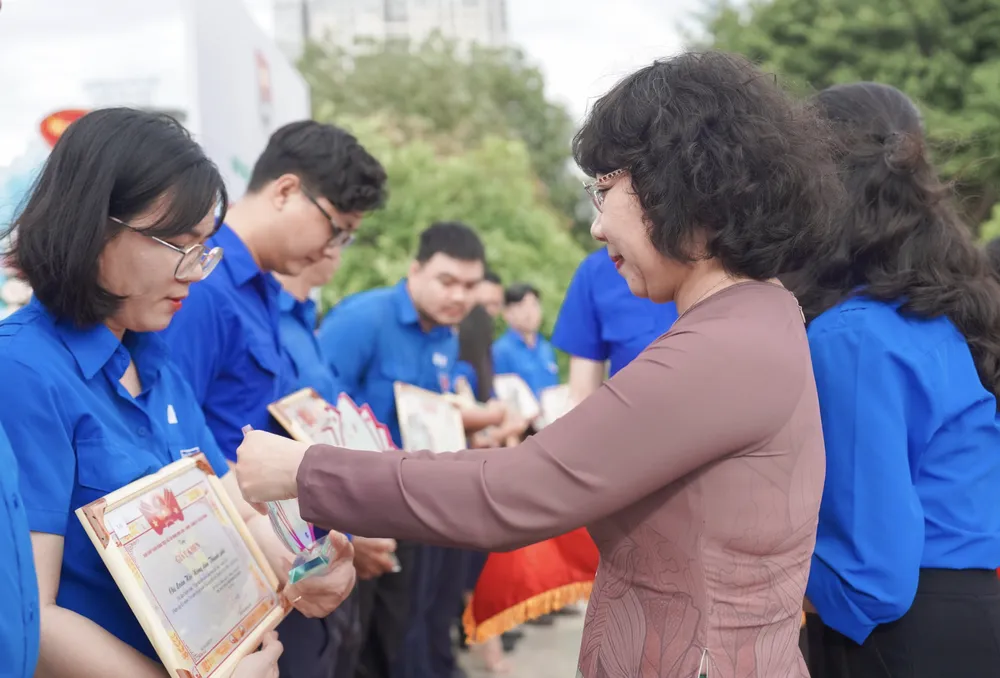 Ảnh chụp Màn hình 2024-05-21 lúc 17.01.51.png