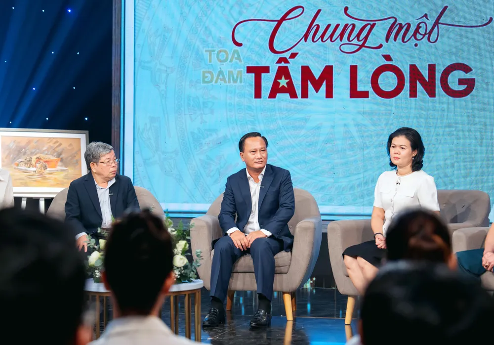 Tá»a ÄÃ m cÃ¹ng tÃªn lÃªn sÃ³ng vá»i sá»± gÃ³p máº·t cá»§a nhiá»u khÃ¡ch má»i Äáº·c biá»t - nhá»¯ng cÃ¡ nhÃ¢n, tá» chá»©c ÄÃ£ cÃ³ nhá»¯ng ÄÃ³ng gÃ³p tÃ­ch cá»±c cho Quá»¹ âChung má»t táº¥m lÃ²ngâ-2.jpg