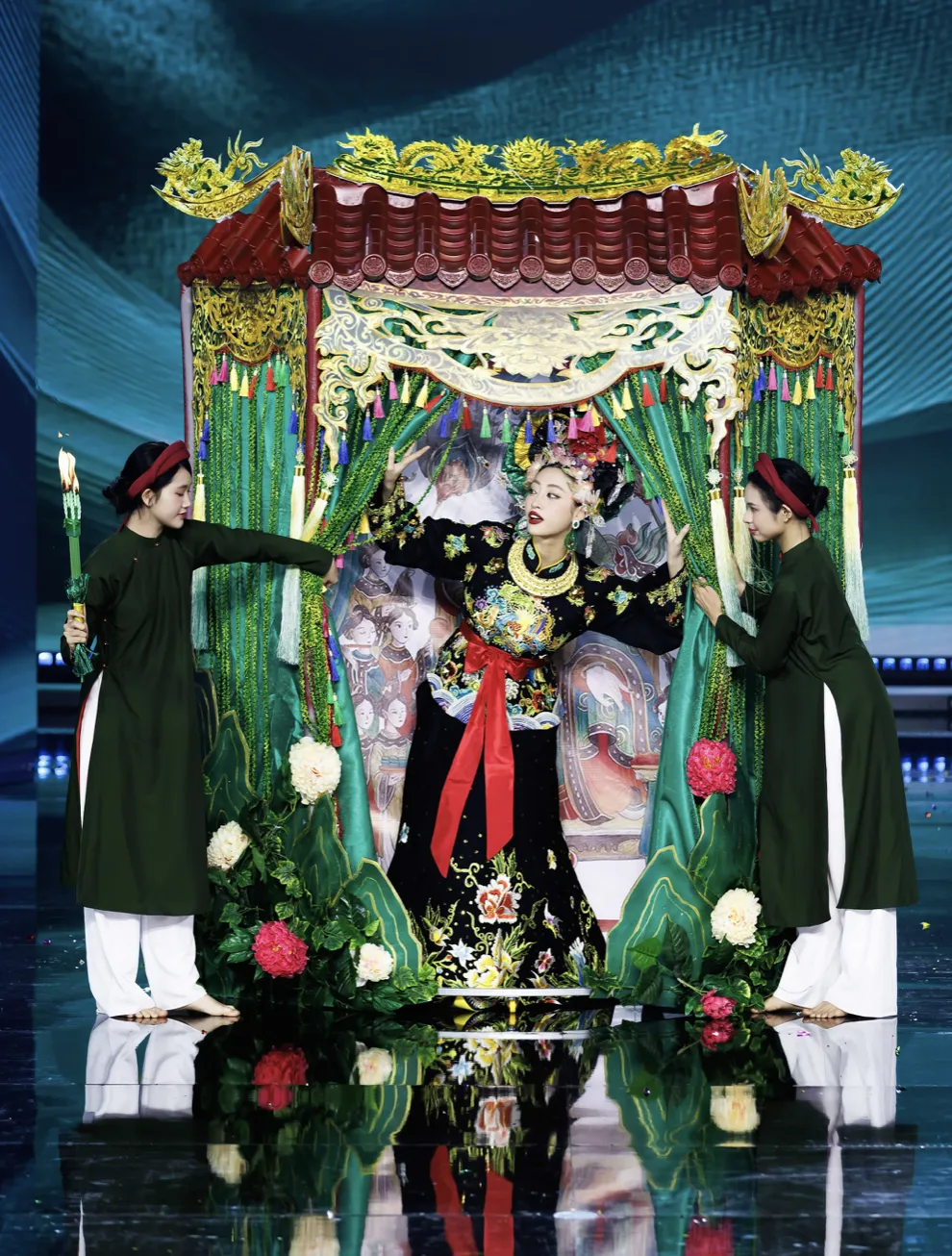 Hoa hậu Lương Thuỳ Linh