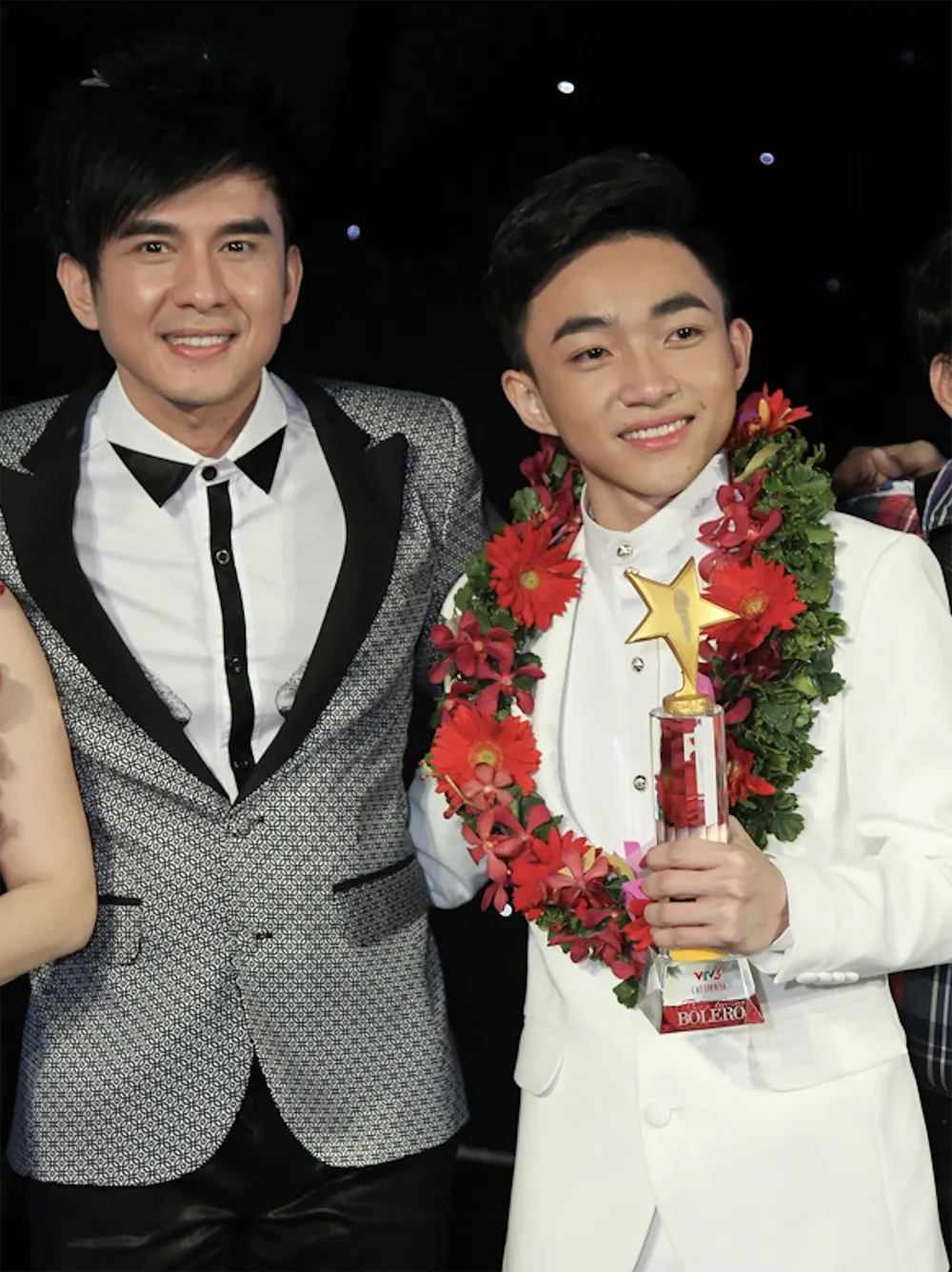 Nhờ sự hậu thuẫn của Đan Trường, Trung Quang đã giành ngôi vị cao nhất của chương trình Thần Tượng Bolero2.jpg