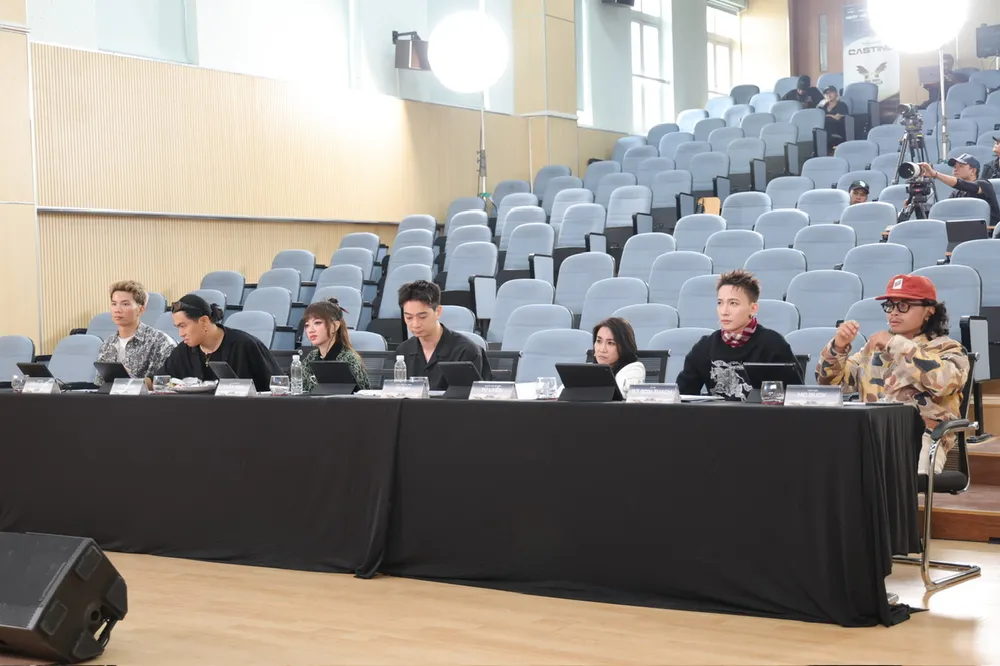 Ban giÃ¡m kháº£o casting ngÃ y 15_3 .jpg