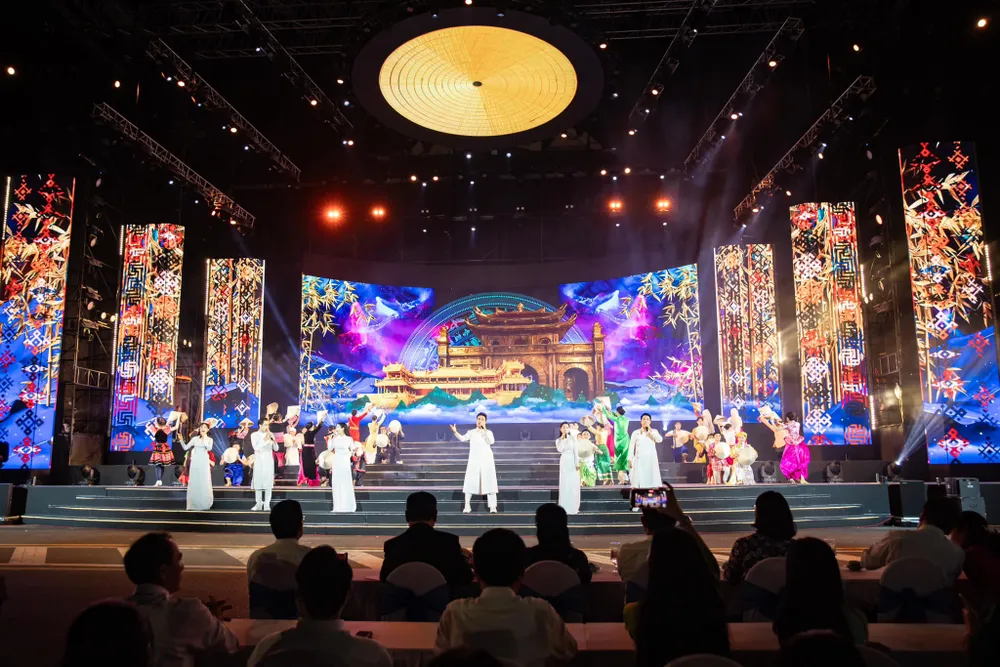 Dương Quốc Hưng biểu diễn trong Chương trình nghệ thuật “Việt Nam khát vọng hùng cường”(&).jpg