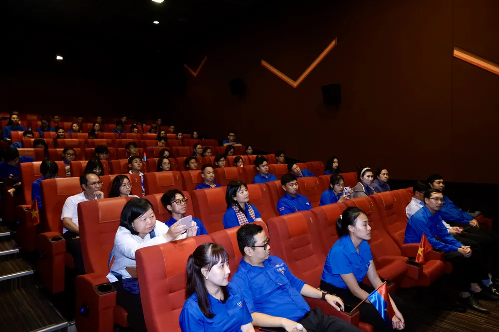 Thanh niÃªn ÄoÃ n cÃ¡c cÆ¡ sá» Äáº£ng TPHCM chÄm chÃº láº¯ng nghe lá»i chia sáº» tá»« cÃ¡c chá»©ng nhÃ¢n lá»ch sá»­.JPG