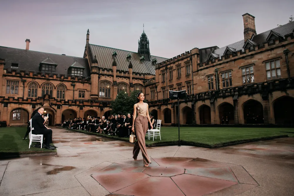 NTK Äá» Máº¡nh CÆ°á»ng gÃ¢y áº¥n tÆ°á»£ng máº¡nh vá»i nhá»¯ng BST Quá»c táº¿.JPG