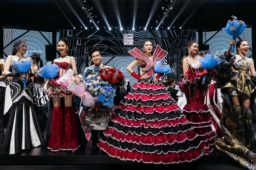 1.NTK Äáº·ng Trá»ng Minh ChÃ¢u rá»i 'vÃ¹ng an toÃ n' Ã¡o dÃ i, bá»©t phÃ¡ ngoáº¡n má»¥c vá»i BST 'áº¢o áº¢nh' táº¡i AVIFW SS 2025.jpeg