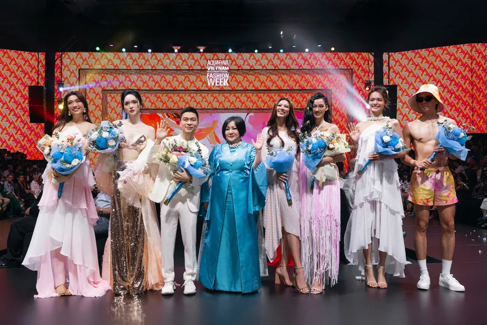 1. NTK Adrian Anh Tuáº¥n ÄÃ£ thá»i bÃ¹ng lÃªn khÃ´ng khÃ­ mÃ¹a hÃ¨ chÃ¡y bá»ng báº±ng báº£n tÃ¬nh ca Äáº§y náº¯ng vÃ  giÃ³ mang tÃªn âVivavivuâ-2.jpeg