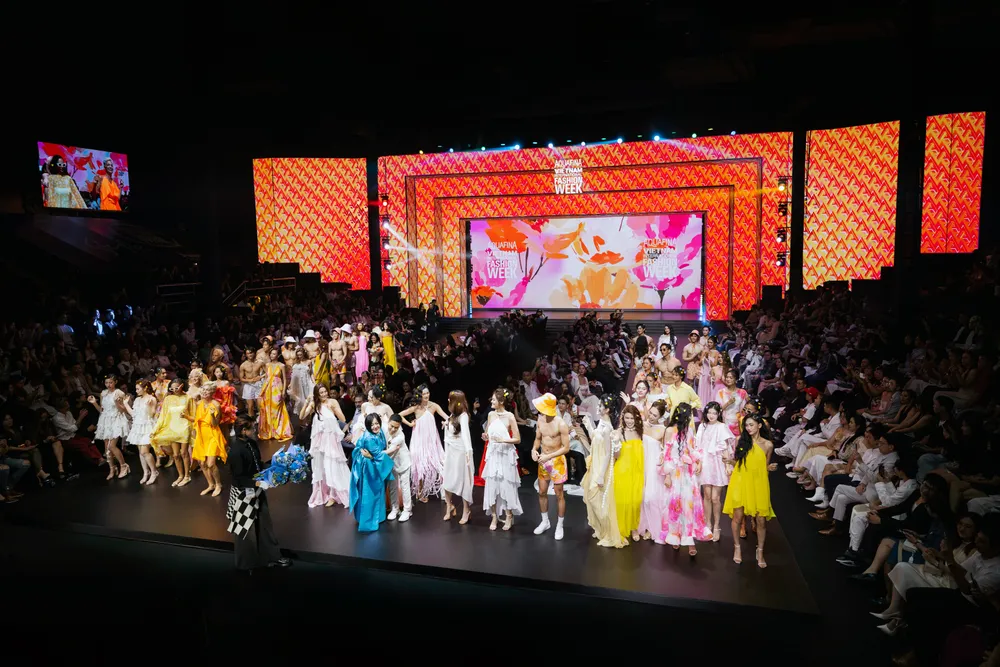 1. NTK Adrian Anh Tuáº¥n ÄÃ£ thá»i bÃ¹ng lÃªn khÃ´ng khÃ­ mÃ¹a hÃ¨ chÃ¡y bá»ng báº±ng báº£n tÃ¬nh ca Äáº§y náº¯ng vÃ  giÃ³ mang tÃªn âVivavivuâ.jpeg