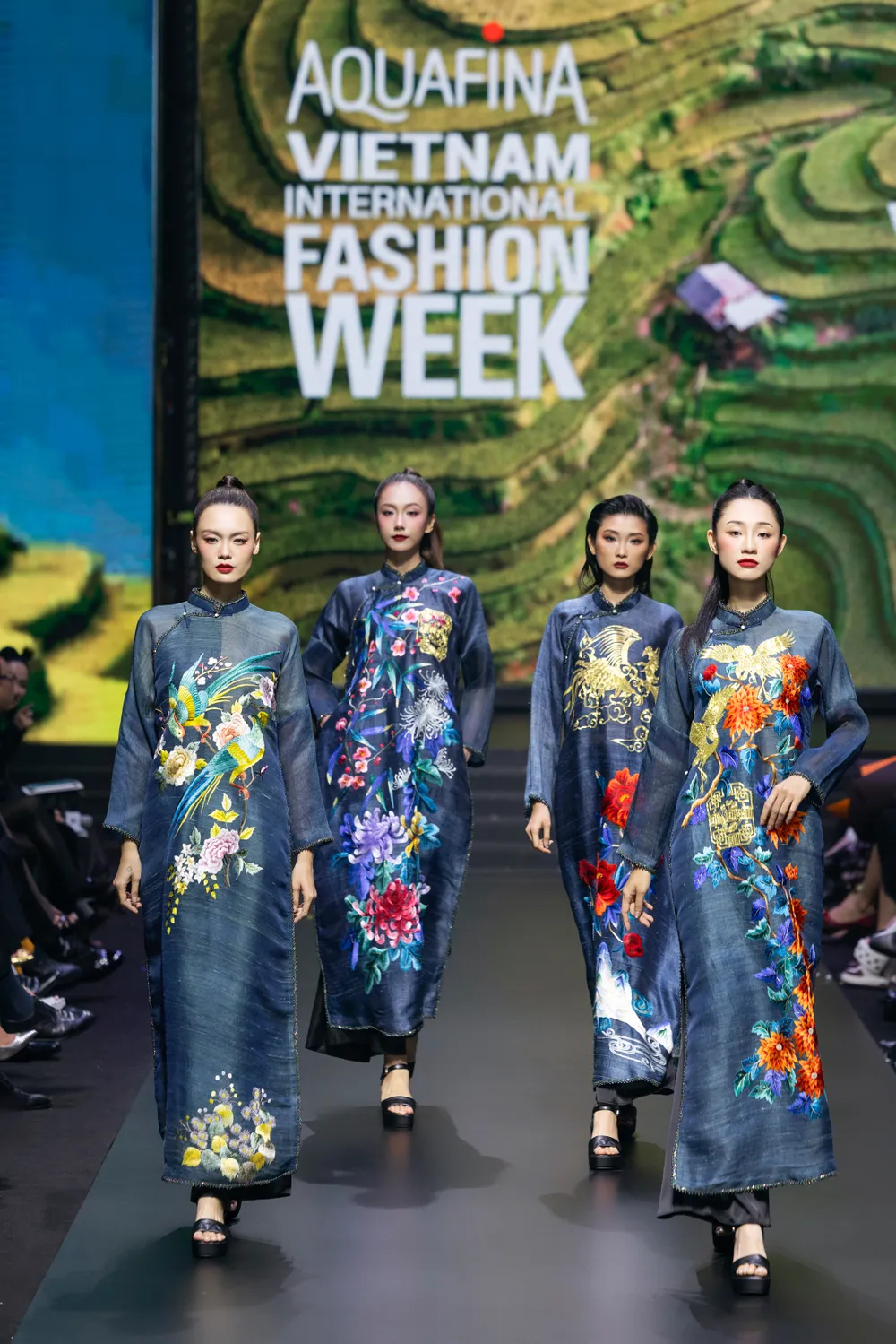 6. CÃ¡c look náº±m trong BST âMÃ£ ÄÃ¡oâ cá»§a NTK VÅ© Viá»t HÃ .jpeg